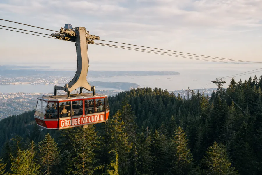 Gondola travelling toward Grouse Mountain summit